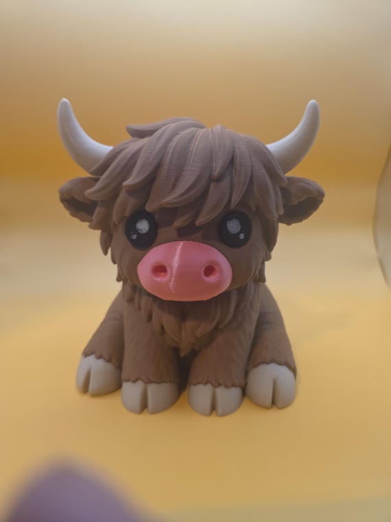 Front view of Hamish the Highland Cow pen holder