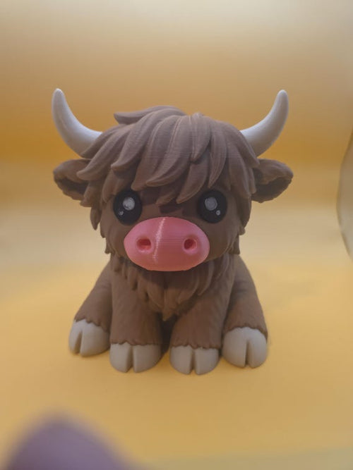 Front view of Hamish the Highland Cow pen holder