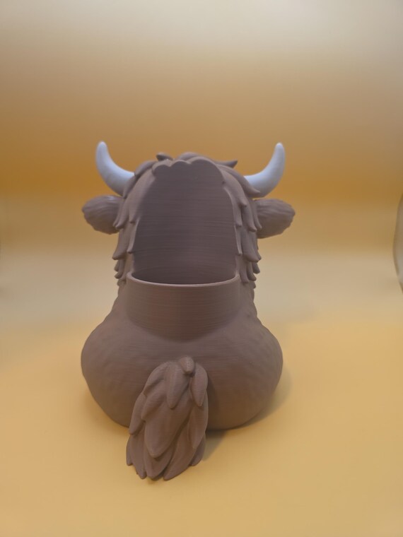 Back view of Hamish showing the pen cup and tail