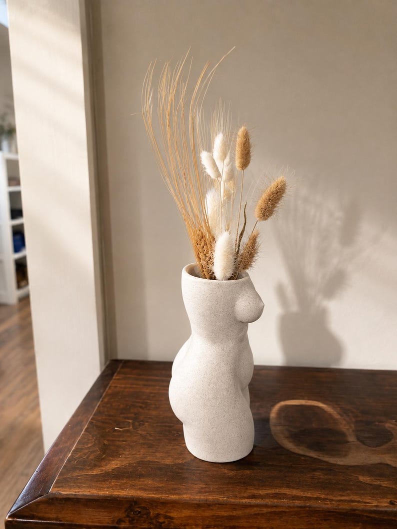 Origin Series Beauty vase with wheat and bunny tails